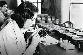 Měla to být bezpečná práce, dívky se však začaly rozpadat zaživa - Médium.cz